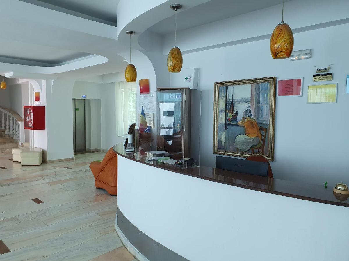 Hotel Cornul Vanatorului Питешти Экстерьер фото