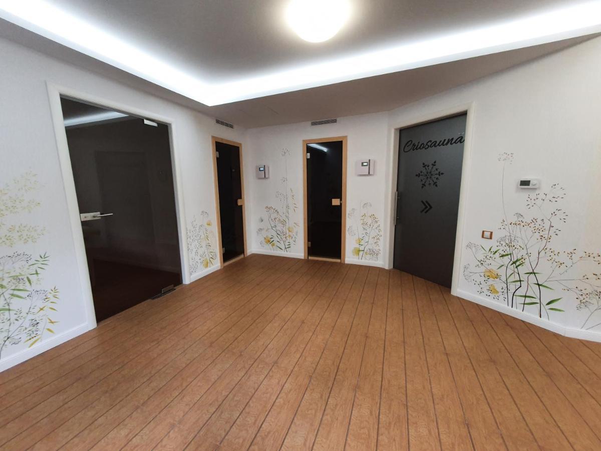 Hotel Cornul Vanatorului Питешти Экстерьер фото