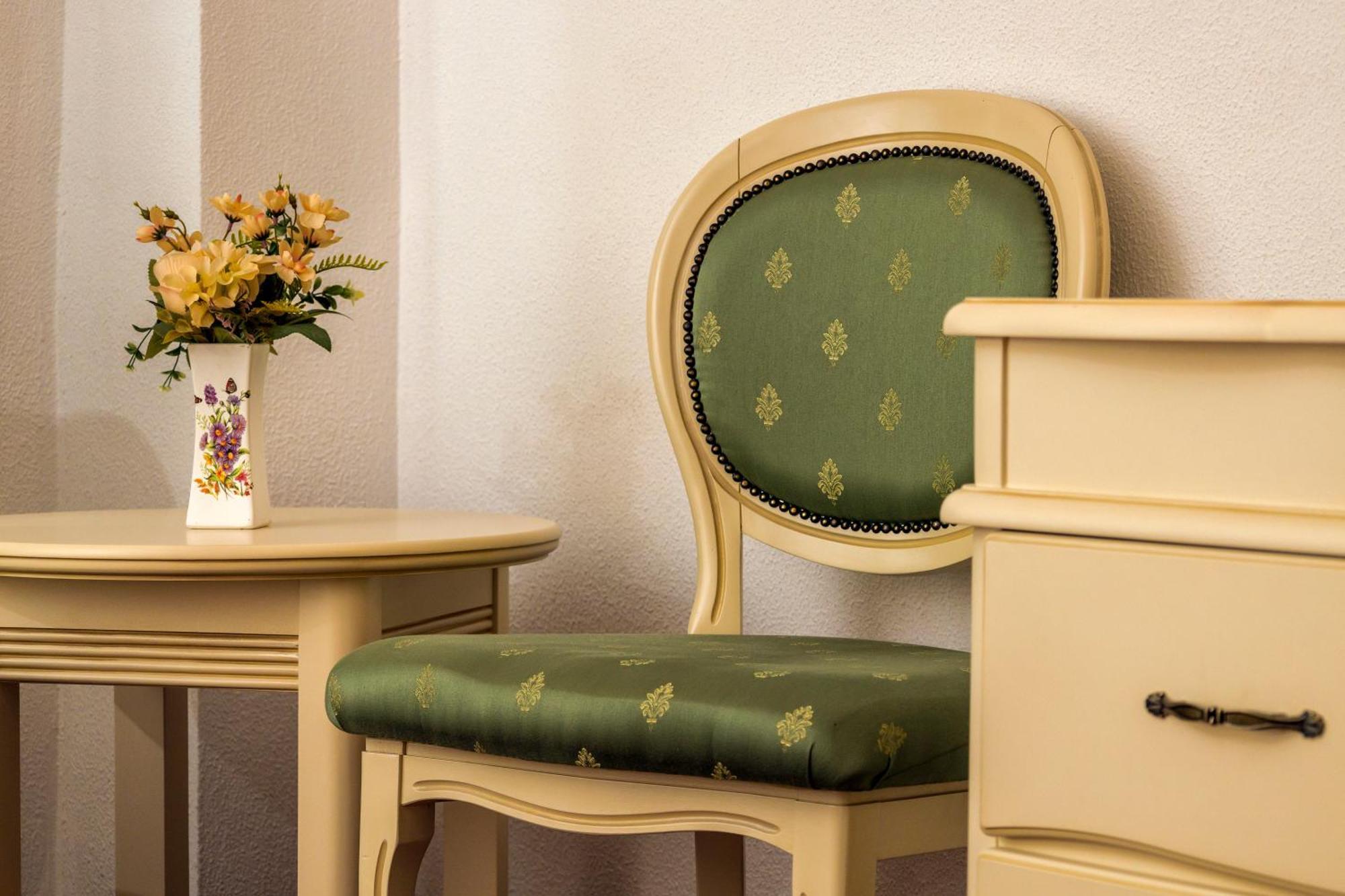 Hotel Cornul Vanatorului Питешти Экстерьер фото