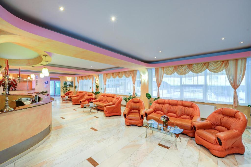 Hotel Cornul Vanatorului Питешти Экстерьер фото