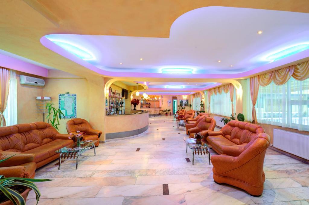 Hotel Cornul Vanatorului Питешти Экстерьер фото