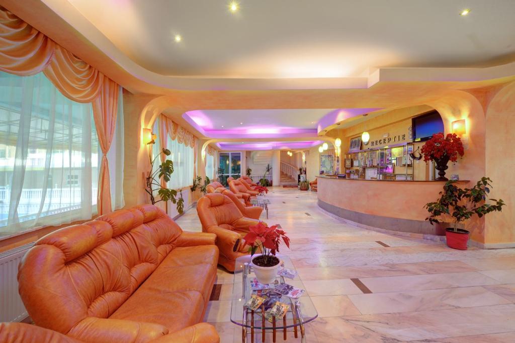 Hotel Cornul Vanatorului Питешти Экстерьер фото