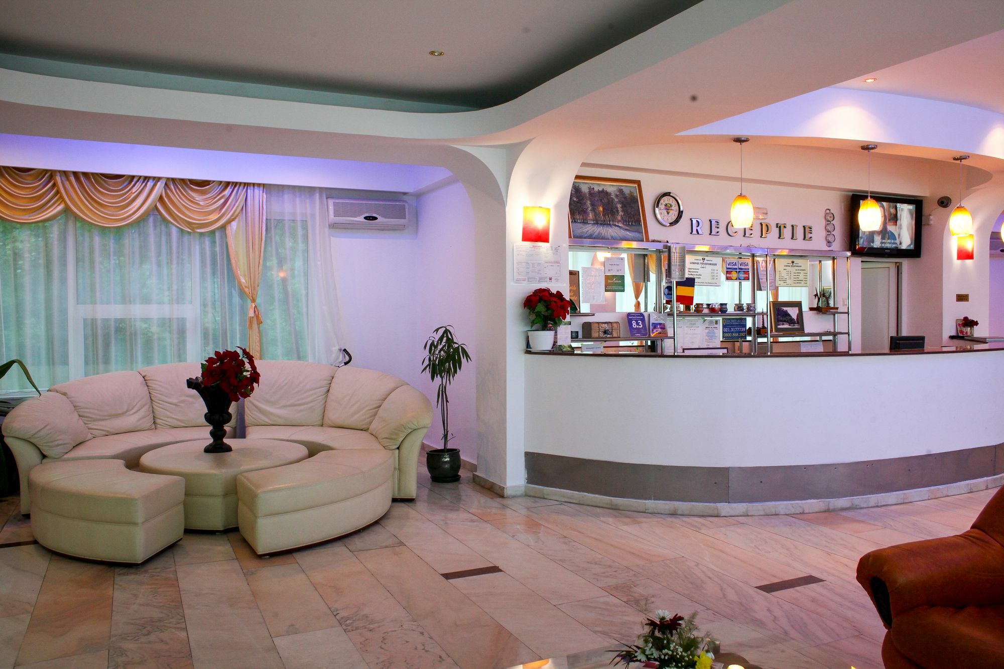 Hotel Cornul Vanatorului Питешти Экстерьер фото